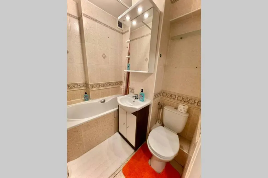 Orange Metro Fast Wifi 1Gbs Big Tv Hbo Appletv Apartment Warsaw